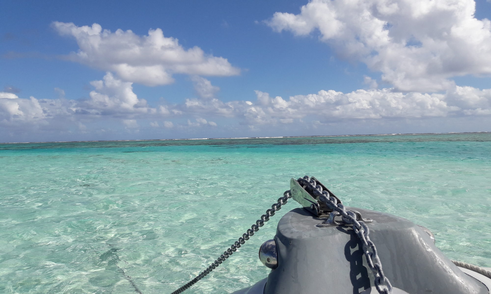 Notre taxi-boat au mouillage